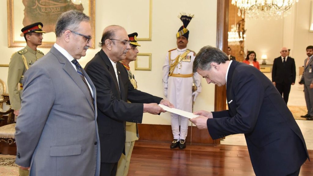 Ambassador of ..... presenting credentials to President Asif Ali Zardari in Islamabad
