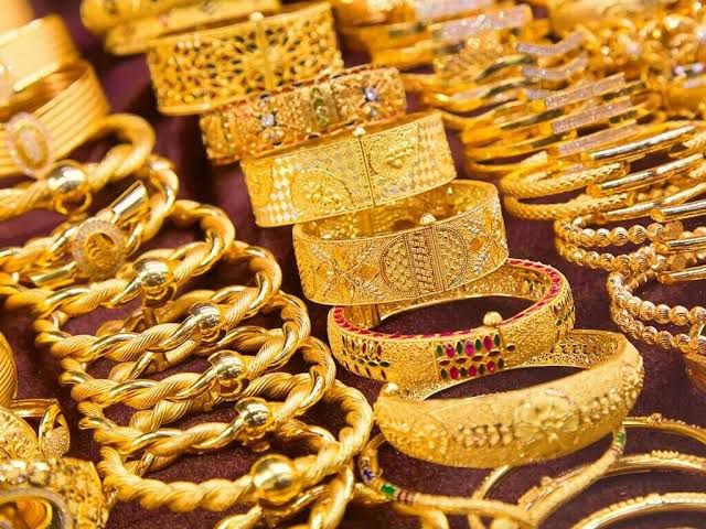 Fall in gold prices by 1,100 Rs in Pakistan