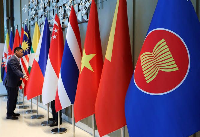 China Pushes ASEAN for Swift Trade Deal as U.S. Tariffs Bite