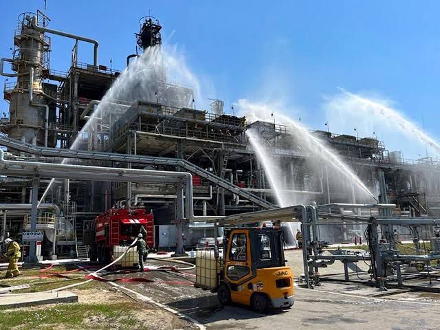 Drone Strike Sparks Fire at Russia’s Kirishi Refinery