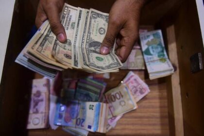 Dollar Weakens as Fed Rate Decision Looms