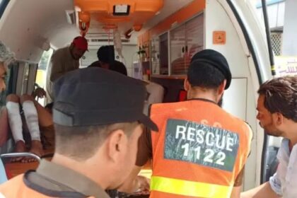 At a scrap shop in a corner of Khyber Pakhtunkhwa’s Mardan district, police has reported an explosion of a hand grenade which ended up killing three people, on Tuesday.   District Police Officer (DPO) Zahoor Babar Afridi reported that police has gathered evidence from the site of the explosion and they were further investigating the matter. According to Mardan Rescue 1122, the injured have been identified as 40-year-old Abbas, 17-year-old Saeed and 24-year-old Amrad. The injured were immediately given first aid and rushed to Mardan Medical Complex, Rescue 1122 said.