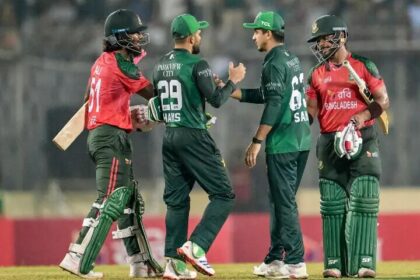 In the ongoing match Pakistan Vs Bangladesh there lies Pakistan’s last hope. The winner will book a place in the final against India.