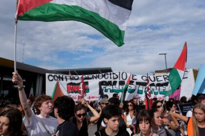Thousands of people went to the streets in the support of Palestinians in the continuing Gaza clash, and large cities of Italy, such as Rome and Milan, also protested on Thursday. Peaceful protests ended up in confrontations among the protesters and the police. Officials of local government said over 60 police had been injured, and dozens of protesters had been arrested. The Italian government condemned the brutality and called it a sadistic exercise of solidarity. Rather, protest planners believed that the police were excessively violent, which sparked violence. The protests reveal the hard political faults in Italy, where the masses are increasingly becoming vocal on the issues of foreign policies. Further deterioration is feared by analysts who believe this will put pressure on the government of Prime Minister Giorgia Meloni.