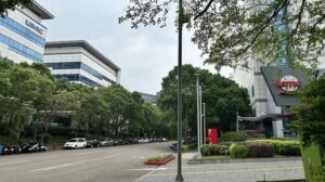 The trade officials of Taiwan announced on Friday that they are to increase chip and electronics exports to India by five to seven years, with global demand rising, particularly in the U.S. Taiwan’s External Trade Development Council chairman James C.F. Huang stressed the dramatic growth: Taiwanese investments in Indian manufacturing are already about 5 billion dollars. Significant transactions are an 11-billion-dollar AI chip fab with Tata Electronics and an expansion of 1.5 billion dollars by Foxconn in India. Authorities are optimistic that Taiwan-India trade momentum will not be derailed by increasing U.S. tariffs.