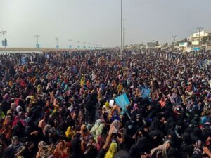 On Thursday, government workers in Sindh organized a massive protest in Hyderabad over the proposed pension reforms by the provincial government. The demonstration was coordinated by the Sindh Employees Alliance (SEA), which brought hundreds of workers outside of major offices where they were shouting slogans and insisting on the withdrawal of amendments that lowered the benefits of commutation and gratuity. A pen-down strike was also witnessed, which paralyzed normal operations in various departments. The union leaders reported that the cuts would affect the lower-grade staff members, who are in need of retirement packages, disproportionately. They threatened to escalate the protest to Karachi in case their concerns are not addressed. The protest reflected the increasing discontent with austerity-based reforms, which workers claim to compromise their financial stability following a long life of work.
