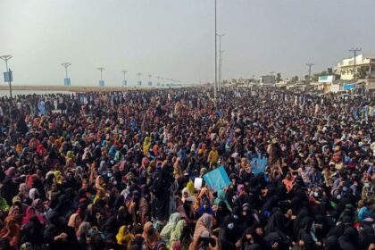 On Thursday, government workers in Sindh organized a massive protest in Hyderabad over the proposed pension reforms by the provincial government. The demonstration was coordinated by the Sindh Employees Alliance (SEA), which brought hundreds of workers outside of major offices where they were shouting slogans and insisting on the withdrawal of amendments that lowered the benefits of commutation and gratuity. A pen-down strike was also witnessed, which paralyzed normal operations in various departments. The union leaders reported that the cuts would affect the lower-grade staff members, who are in need of retirement packages, disproportionately. They threatened to escalate the protest to Karachi in case their concerns are not addressed. The protest reflected the increasing discontent with austerity-based reforms, which workers claim to compromise their financial stability following a long life of work.
