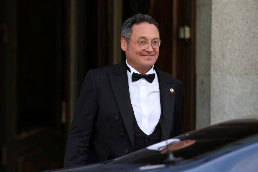 Spain’s Prosecutor General Álvaro García Ortiz will stand trial in November over accusations of leaking confidential details from a tax fraud case involving the partner of Madrid’s regional leader. The leak allegedly exposed sensitive information about a plea deal, which the defendant later denied knowing. Around 40 witnesses, including prosecutors, journalists, and the accused individual, are expected to testify. The case is unprecedented in Spain’s democratic era and heightens political pressure on the government.