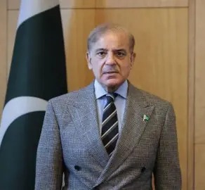 The Foreign Office in a statement confirmed that Prime Minister Shehbaz Sharif, along with a high-level delegation comprising of Foreign Minister and other senior government officers, will undertake a three-day visit to Malaysia from 5-7th October 2025. The visit is part of the broader friendly relations between the two countries and will strengthen their economic and strategic ties. According to the details provided by FO, the PM will meet his Malaysian counterpart, Anwar Ibrahim, and discuss matters of mutual interest, as well as enhancing bilateral cooperation in telecommunications, IT, trade, education, the digital economy, and people-to-people relations. The visit will bolster Pakistan’s role in regional and global geopolitics.