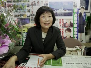 In Nara, hometown of Japan’s new ruling party leader Sanae Takaichi, residents remember not the stern “Iron Lady” of politics, but a kind, humble young woman. Childhood friends recall her empathy and quiet leadership—traits contrasting her hardline nationalist image as she prepares to potentially become Japan’s first female prime minister.