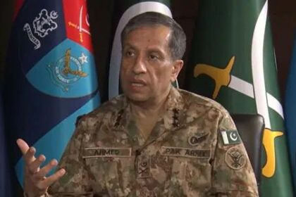 Director General ISPR Lt Gen Ahmed Sharif Chaudhry briefed the media in Peshawar, highlighting ongoing counter-terrorism operations and security challenges in Khyber Pakhtunkhwa. He reiterated the army’s resolve to eliminate terrorism and paid tribute to martyrs who laid down their lives for peace in the region.