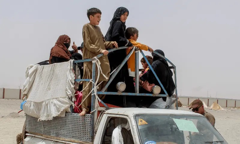 Chaman officials said that a large number of Afghan refugees who came to Chaman for their return to Afghanistan, were left stranded at the border after Pakistani authorities closed the border with Afghanistan and shut the Friendship Gate because of clashes between Pakistan and Afghan soldiers The Chaman administration made the decision to open the border for two and a half hours while around 200 Afghan families returned home