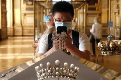 The group of thieves stole eight priceless royal pieces of jewellery from the Louvre museum. According to officials, a team of 60 investigators were working based on the theory that the heist was planned and executed by an organized crime group. A source close to the investigation said that the thieves arrived between 9:30 and 9:40am Sunday, a little while after the museum opened at 9:00am They used a furniture hoist to get to the Apollo Gallery containing the royal collection, and they used cutting equipment to get in through a window and open the display cases. The President of France Emmanuel Macron said on social media that "everything is being done" to catch the perpetrators and recover the stolen treasures.