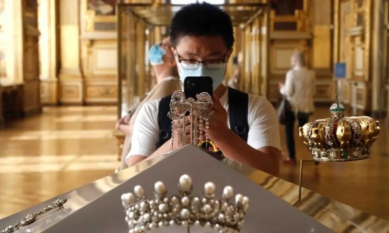 The group of thieves stole eight priceless royal pieces of jewellery from the Louvre museum. According to officials, a team of 60 investigators were working based on the theory that the heist was planned and executed by an organized crime group. A source close to the investigation said that the thieves arrived between 9:30 and 9:40am Sunday, a little while after the museum opened at 9:00am They used a furniture hoist to get to the Apollo Gallery containing the royal collection, and they used cutting equipment to get in through a window and open the display cases. The President of France Emmanuel Macron said on social media that "everything is being done" to catch the perpetrators and recover the stolen treasures.