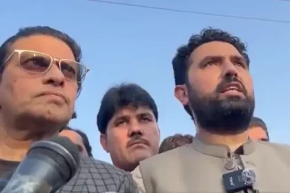 KP CM stages overnight sit-in after being denied meeting with Imran Khan for the eighth time