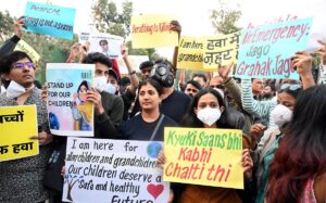 Hundreds of people staged a rare protest in Delhi on Sunday against worsening air pollution, as air quality continues to deteriorate in India's capital and nearby regions. Over the past three weeks, Delhi's Air Quality Index (AQI), which measures the level of PM 2.5 or fine particulate matter in the air that can clog lungs, has hovered between 300 and 400, which is 20 to 30 times higher than the World Health Organization's safe limit. The protesters held banners and shouted slogans, demanding that the government take action to curb pollution. Around 80 of them were briefly detained near India Gate after police said they did not have permission to gather at the landmark. (BBC)